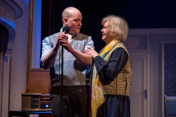 Východočeské divadlo Pardubice: Tanec v rodném domě